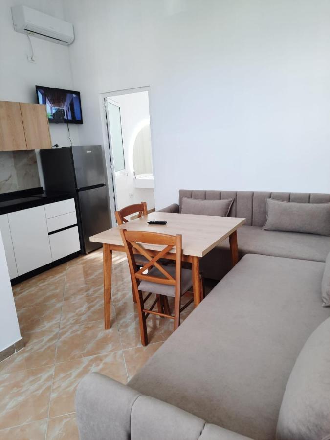 Vila Pushimi Regis Velipoje Ngoại thất bức ảnh